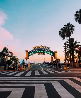 Geniesse das bunte Treiben am Santa Monica Pier
